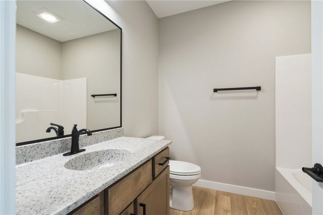 345 Dutch Dr, Robins, IA 52328