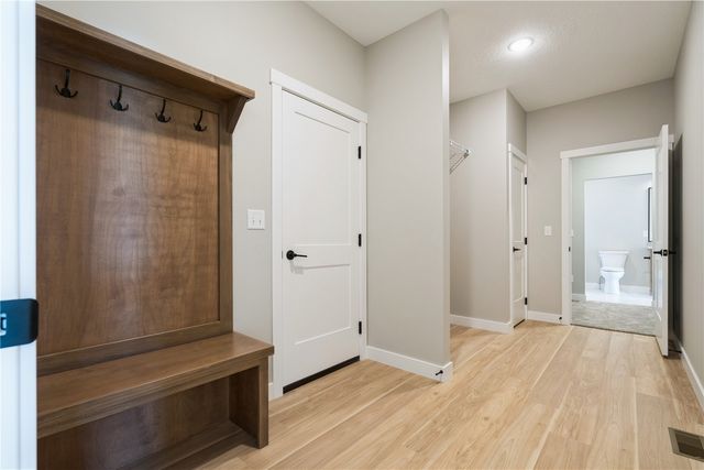 345 Dutch Dr, Robins, IA 52328