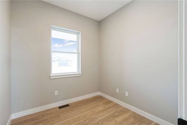 345 Dutch Dr, Robins, IA 52328