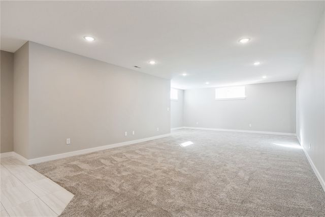 345 Dutch Dr, Robins, IA 52328