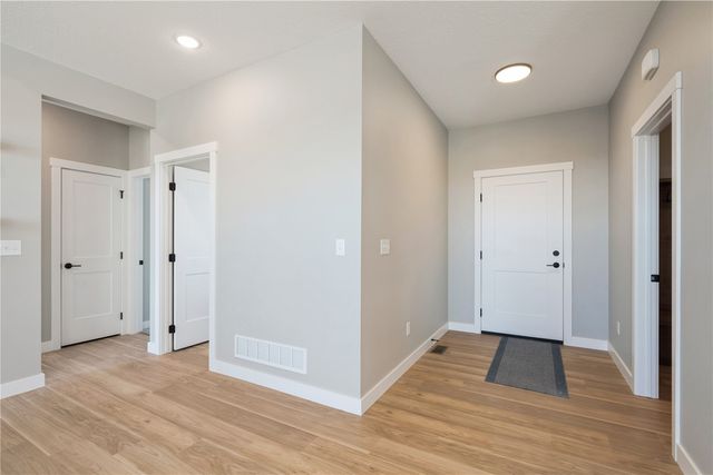 345 Dutch Dr, Robins, IA 52328