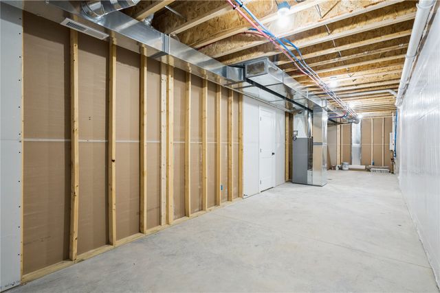 345 Dutch Dr, Robins, IA 52328