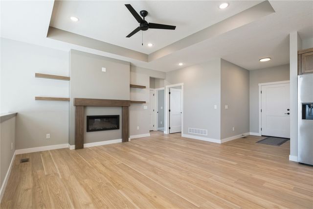 345 Dutch Dr, Robins, IA 52328