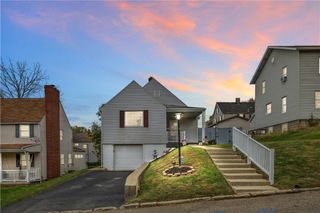 212 Johnston Dr, Ellwood City, PA 16117