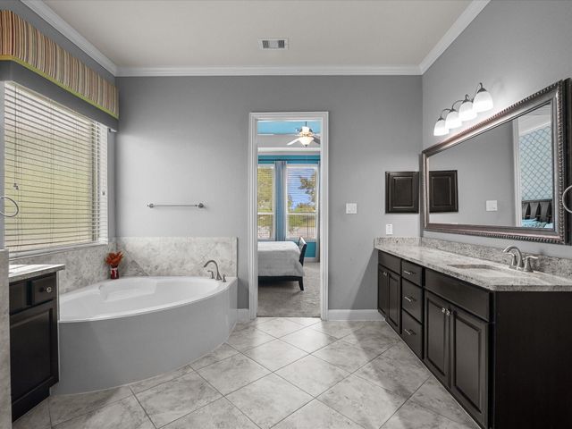 5323 Savannah Bend Drive, Rosharon, TX 77583