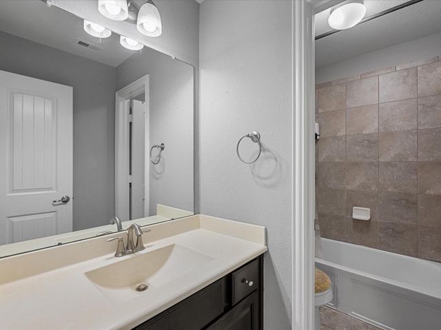 5323 Savannah Bend Drive, Rosharon, TX 77583