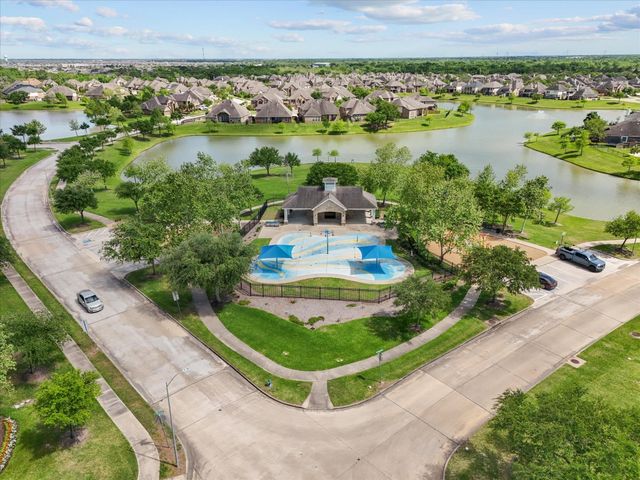 5323 Savannah Bend Drive, Rosharon, TX 77583