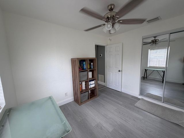 709 Caddie Place, West Palm Beach, FL 33409