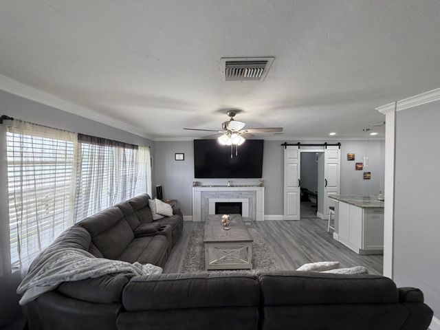 709 Caddie Place, West Palm Beach, FL 33409