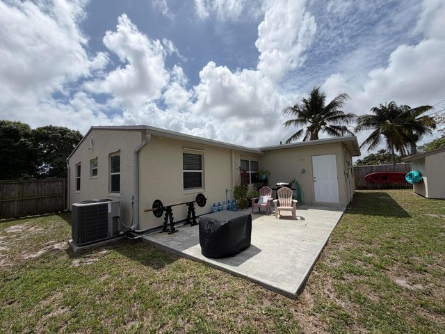 709 Caddie Place, West Palm Beach, FL 33409