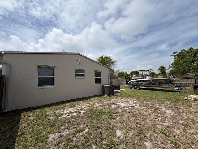 709 Caddie Place, West Palm Beach, FL 33409