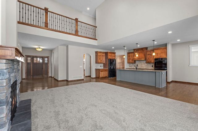 849 Fox Cove, Lino Lakes, MN 55014