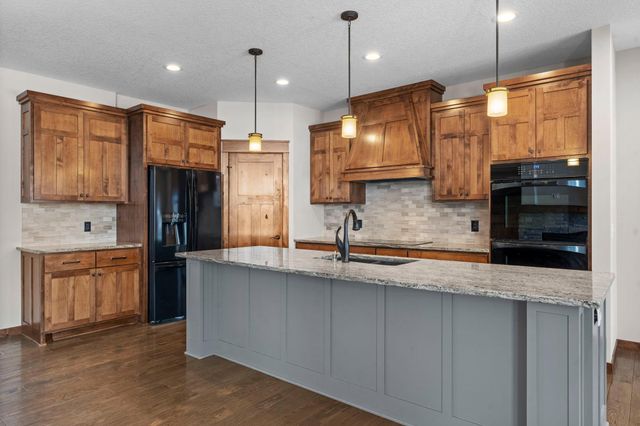 849 Fox Cove, Lino Lakes, MN 55014