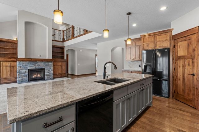 849 Fox Cove, Lino Lakes, MN 55014