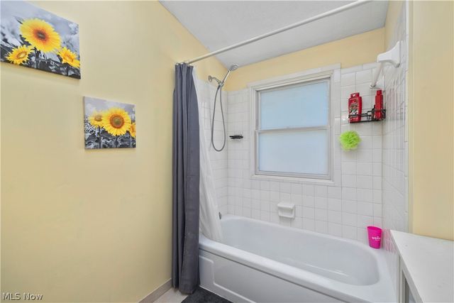 2565 Abbe Road, Sheffield Village, OH 44054