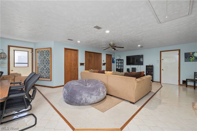 2565 Abbe Road, Sheffield Village, OH 44054