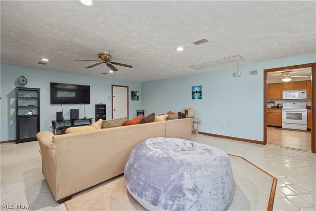 2565 Abbe Road, Sheffield Village, OH 44054