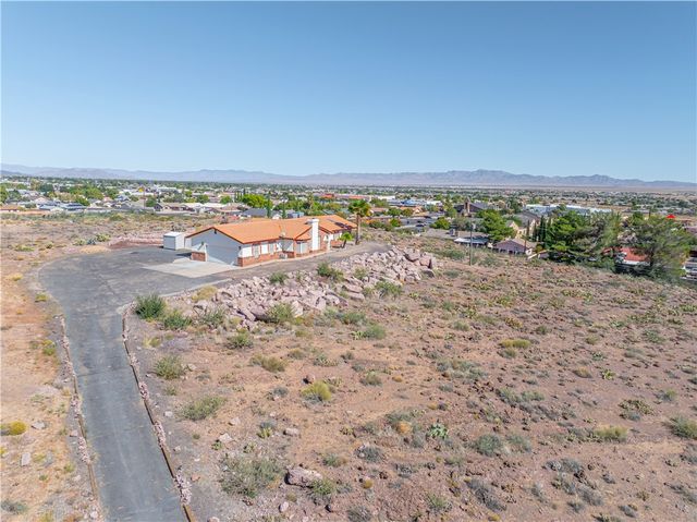 1025 Riata Valley Circle, Kingman, AZ 86401