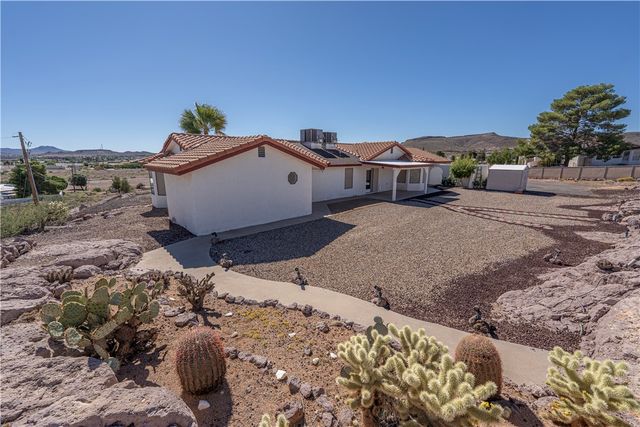 1025 Riata Valley Circle, Kingman, AZ 86401