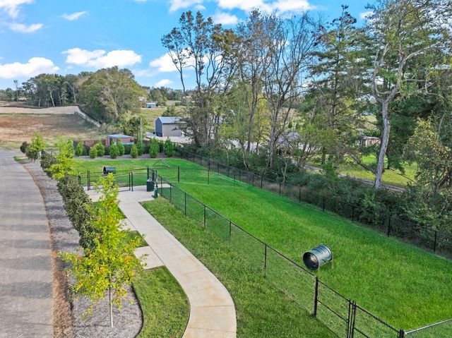 2944 Sharpstone Drive, Columbia, TN 38401