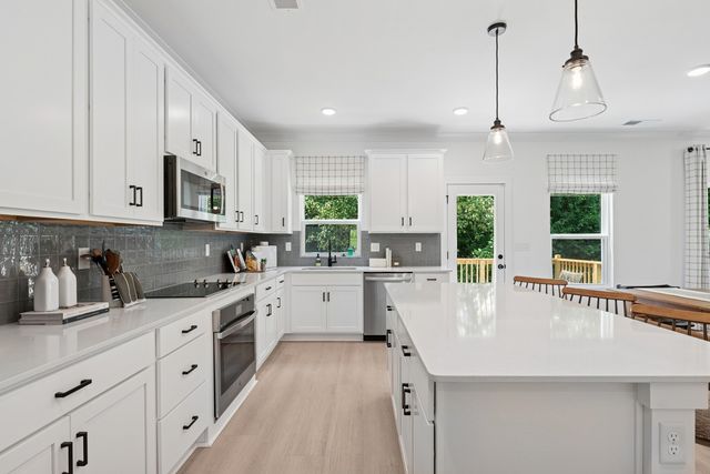 2944 Sharpstone Drive, Columbia, TN 38401