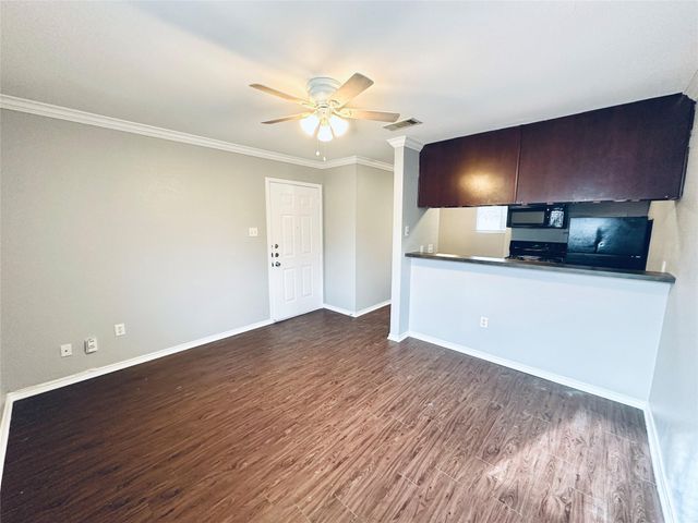 805 S Center ST 108, Austin, TX 78704