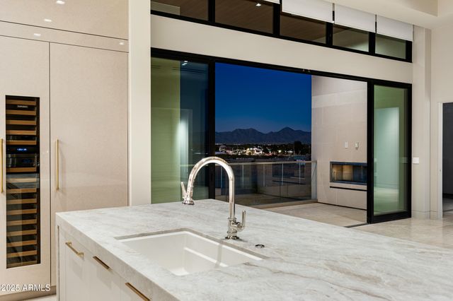 6587 N PALMERAIE Boulevard 3010, Paradise Valley, AZ 85253