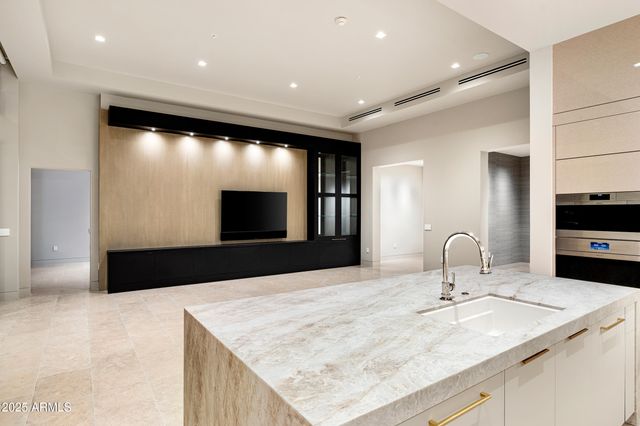 6587 N PALMERAIE Boulevard 3010, Paradise Valley, AZ 85253