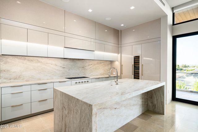 6587 N PALMERAIE Boulevard 3010, Paradise Valley, AZ 85253