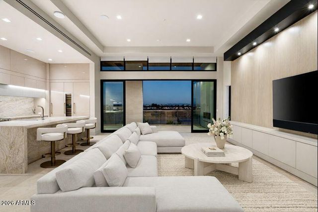 6587 N PALMERAIE Boulevard 3010, Paradise Valley, AZ 85253