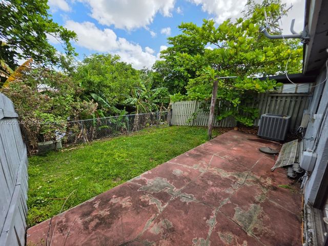 7959 NW 41st Ct, Sunrise, FL 33351