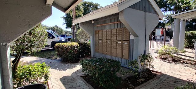 7959 NW 41st Ct, Sunrise, FL 33351