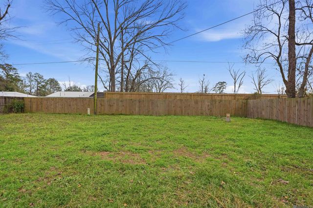 9390 Watson Dr, Denham Springs, LA 70726