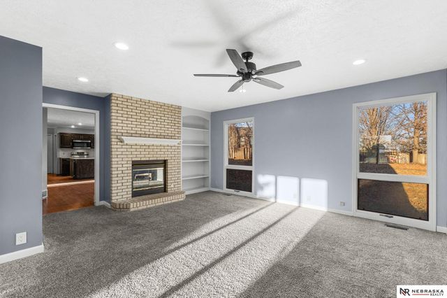 6818 N 106th Circle, Omaha, NE 68122