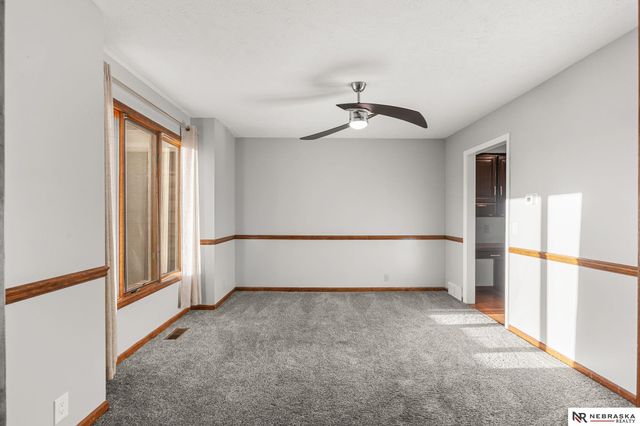 6818 N 106th Circle, Omaha, NE 68122