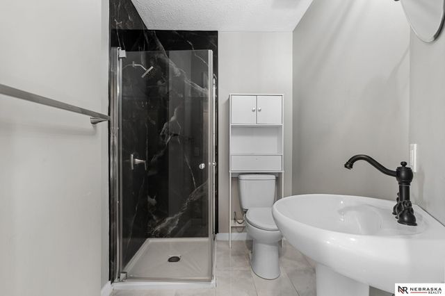 6818 N 106th Circle, Omaha, NE 68122