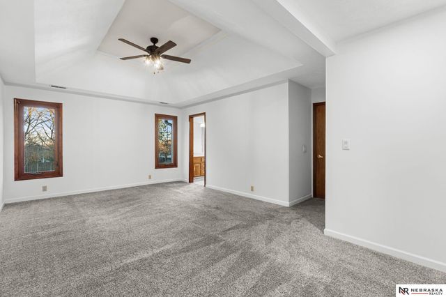 6818 N 106th Circle, Omaha, NE 68122