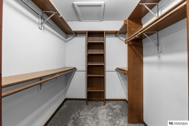 6818 N 106th Circle, Omaha, NE 68122