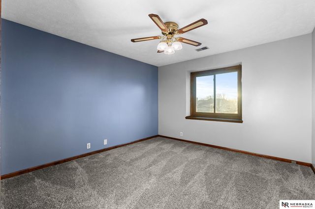 6818 N 106th Circle, Omaha, NE 68122