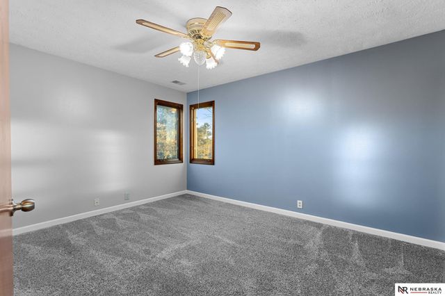 6818 N 106th Circle, Omaha, NE 68122