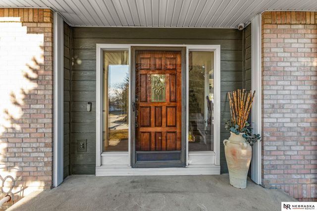 6818 N 106th Circle, Omaha, NE 68122