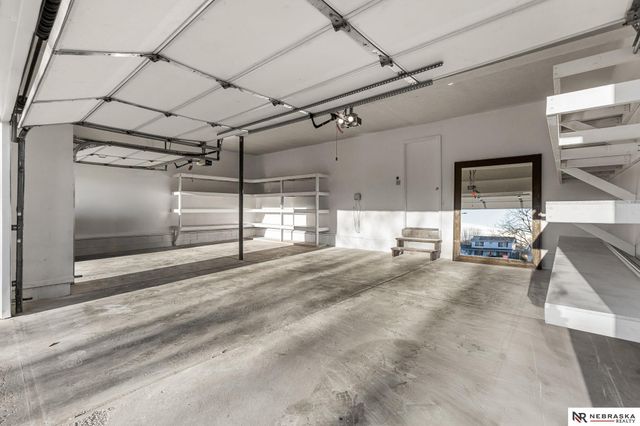 6818 N 106th Circle, Omaha, NE 68122