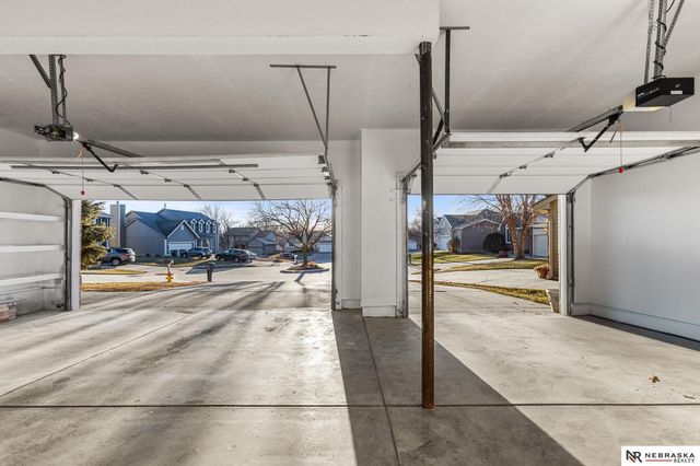 6818 N 106th Circle, Omaha, NE 68122