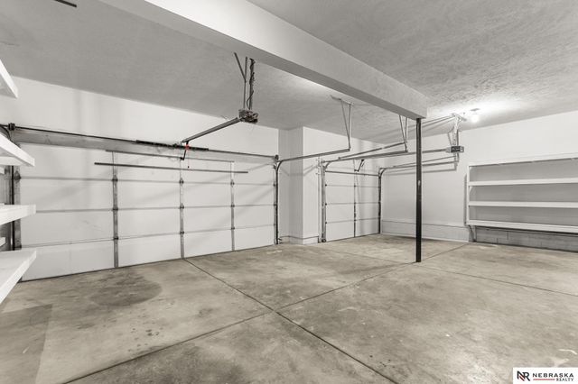 6818 N 106th Circle, Omaha, NE 68122