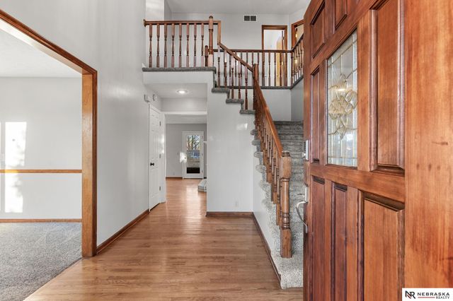 6818 N 106th Circle, Omaha, NE 68122