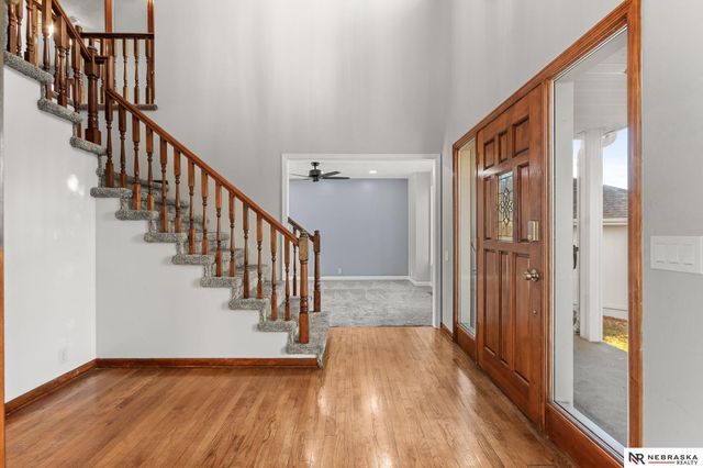 6818 N 106th Circle, Omaha, NE 68122