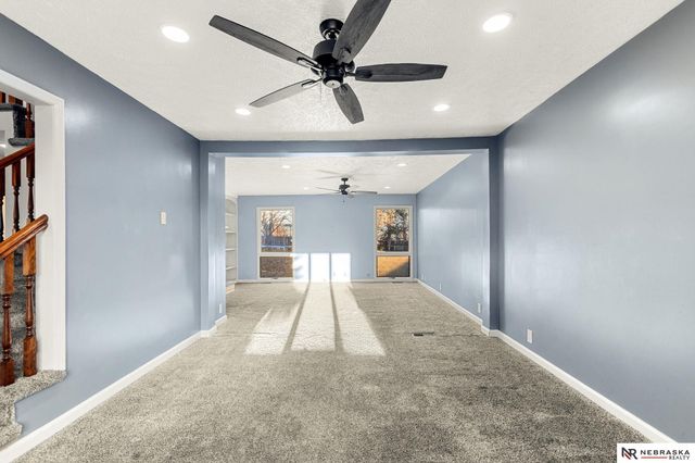 6818 N 106th Circle, Omaha, NE 68122