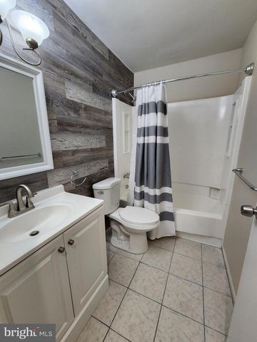 5 SUMMIT CT, Marlton, NJ 08053