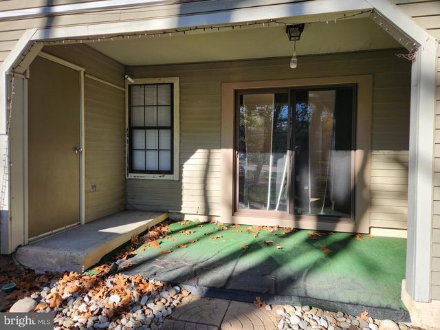 5 SUMMIT CT, Marlton, NJ 08053