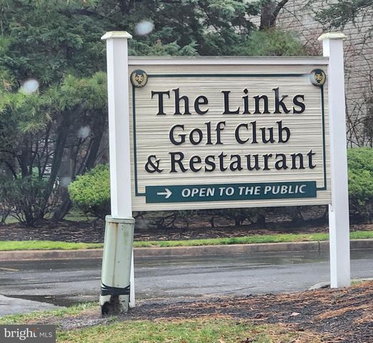 5 SUMMIT CT, Marlton, NJ 08053